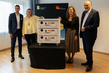 CEO Burgenland Energie Dr. Stephan Sharma, Bürgermeisterin Marktgemeinde Apetlon Silvia Pitzl, Landeshauptmann-Stv.in Anja Haider-Wallner, Landeshauptmann Mag. Hans Peter Doskozil.