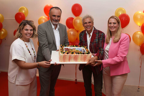 (v.l.) KBB-Geschäftsführerin Claudia Priber, Landeshauptmann Hans Peter Doskozil, Thomas Brezina und Bildungslandesrätin Daniela Winkler freuten sich über die gelungene Eröffnung von STAUNINO.