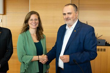 LH Hans Peter Doskozil und Anja Haider-Wallner, Klubobfrau der Grünen, vor dem Start der Koalitionsverhandlungen