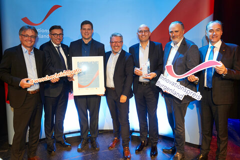 (v.l.n.r): Mag. Michael Gerbavsits (Geschäftsführer Wirtschaftsagentur Burgenland GmbH), Dr. Harald Schermann (Direktor Wirtschaftskammer Burgenland), Andreas Jusits (Produktmanager rmDATA GmbH), Jürgen Beiglböck, MSc (Geschäftsführer rmDATA GmbH), Jürgen Strobl (Prokurist rmDATA GmbH), Landeshauptmann Mag. Hans Peter Doskozil, Landesrat Dr. Leonhard Schneemann