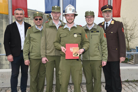 LR Dorner zeichnet 24 AbsolventInnen des Feuerwehrleistungsabzeichen in Gold aus