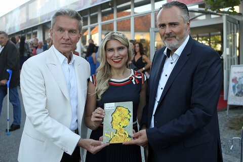 Generalintendant Alfons Haider mit Landeshauptmann Hans Peter Doskozil und seiner Julia