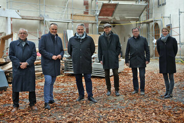 Univ. Prof. Mag. DDr. Oliver Rathkolb, Kurator der Ausstellung, mit Landeshauptmann Hans Peter Doskozil, Ausstellungsgestalter Mag. Christof Cremer, Mag. Norbert Darabos und KBB-Geschäftsführerin Barbara Weißeisen-Halwax