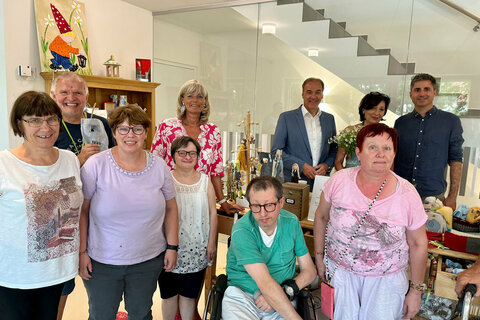 LR Schneemann zu Besuch in neuer Behindertenförderung Neusiedl am See