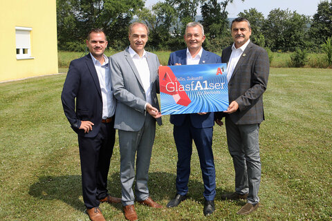 Landesrat Leonhard Schneemann (2.v.l.) mit Christoph Liszt, Marcus Grausam und Bürgermeister Martin Kramelhofer (v.l.) in Rechnitz.