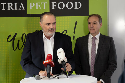 Der Risikokapitalfonds ATHENA Burgenland zog eine positive Bilanz, im Bild (v.l.) Landeshauptmann Mag. Hans Peter Doskozil und Landesrat Dr. Leonhard Schneemann bei der Pressekonferenz.