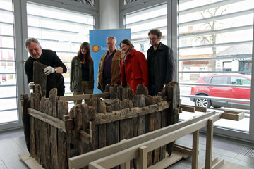 Es ist eine archäologische Sensation, der Fund einer Brunnenanlage in Weiden. Das aus dem 3. Jahrhundert n. Chr. stammende Holz konnte vollständig erhalten bleiben, was laut Archäologen selten ist