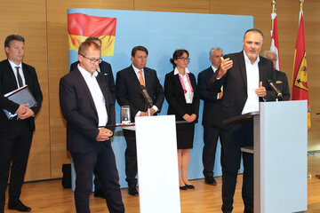 Landeshauptmann Hans Peter Doskozil gibt im Anschluss an den Bankengipfel zur Commerzialbank weitere Hilfsmaßnahmen für Privat- und Firmenkunden bekannt