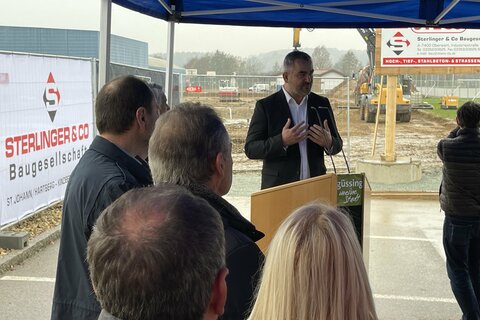LR Dorner beim Festakt zum Spatenstich für den Schulcampus Güssing