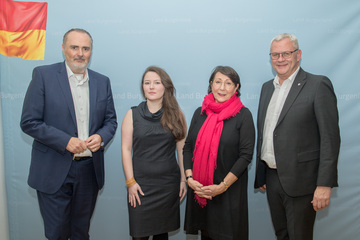Landeshauptmann Hans Peter Doskozil mit der neuen Leiterin des Österreichischen Jüdischen Museums in Eisenstadt, Dr.in Esther Heiss, BA BA MA MA, Claudia Prutscher, Vizepräsidentin der Israelitischen Kultusgemeinde Wien und Präsidentin des Vereins „Österreichisches Jüdisches Museum in Eisenstadt“ und Thomas Steiner, Bürgermeister der Landeshauptstadt Eisenstadt.