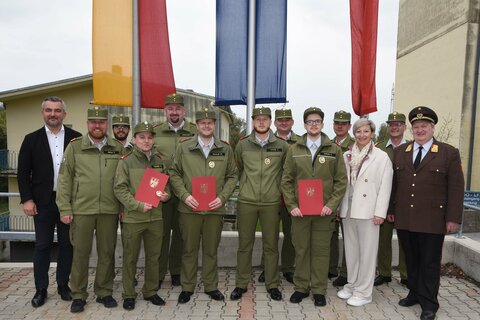 LR Dorner zeichnet 24 AbsolventInnen des Feuerwehrleistungsabzeichen in Gold aus