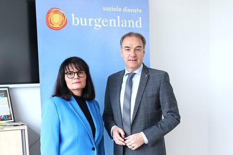 Soziallandesrat Leonhard Schneemann und Waltraud Kölly-Schranz, Operative Leitung und Prokuristin der Pflege- und Sozialberatung.