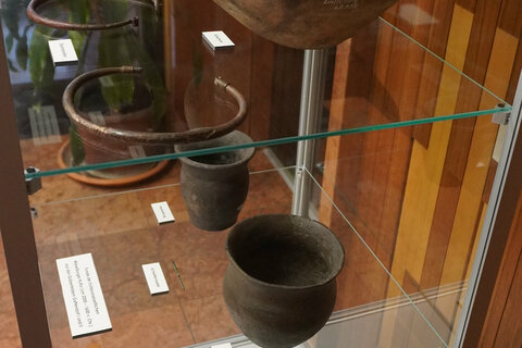 Die bis zu 4000 Jahre alten Funde in der Glasvitrine in Gattendorf faszinieren durch ihre gute handwerkliche Qualität.