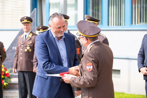 Landeshauptmann Mag. Hans Peter Doskozil und 2. Landesfeuerwehrkommandanten-Stellvertreter LBDS Richard Bauer