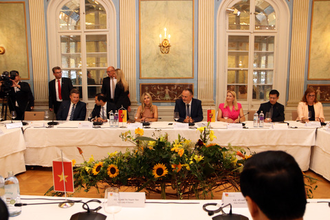 Arbeitsgespräch mit dem Schwerpunkt Erneuerbare Energie im Schloss Esterházy