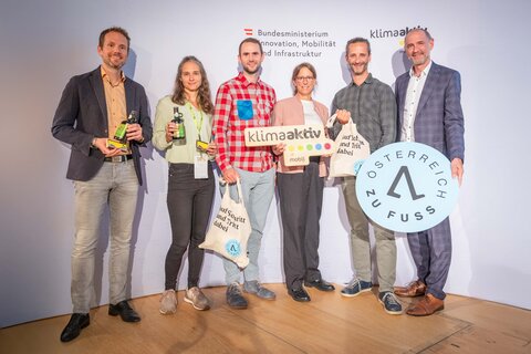 Gesamtverkehrskoordinator Peter Zinggl (ganz rechts) übernahm symbolisch die Staffel von der Steiermark