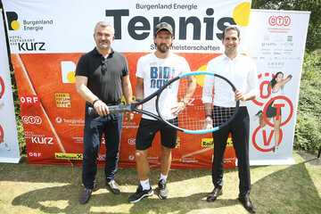 Landesrat Mag. Heinrich Dorner mit ÖTV-Sportdirektor Jürgen Melzer und Burgenland Energie CEO Mag. Dr. Stephan Sharma (v.l.) in Oberpullendorf.