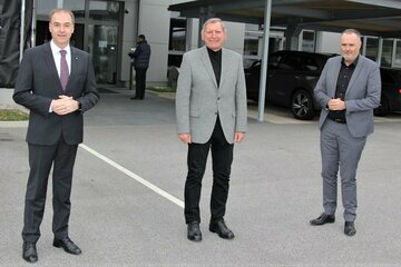 Landesrat Dr. Leonhard Schneemann, Bauunternehmer Dipl.-HTL-Ing. Manfred Strodl und Landeshauptmann Mag. Hans Peter Doskozil; (v.l.n.r.)