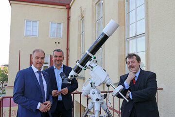 Forschungskoordinator Werner Gruber mit Landesrat Leonhard Schneemann und Landesrat Heinrich Dorner bei der Langen Nacht der Forschung