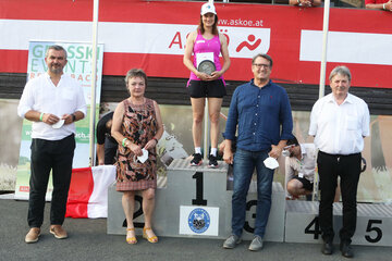 Landesrat Heinrich Dorner, Bürgermeisterin Renate Habetler, Sportlerin Kristin Posch, ASKÖ-Burgenland-Präsident Alfred Kollar und Vizebürgermeister Wilhelm Böhm (v.l.).