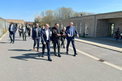 Die Delegation rund um Landesrat Dr. Leonhard Schneemann und Landeshauptmann Hans Peter Doskozil machte sich auch in dänischen Gemeinden ein Bild vom Gesundheits- und Pflegesystem, wie in Aabenraa (Apenrade) mit Bürgermeister Jan Riber Jakobsen.