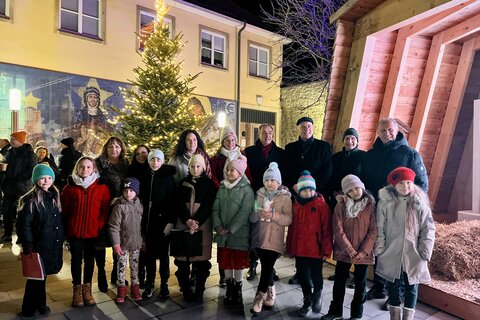 Beim Bischofshof in Eisenstadt wurde am Donnerstag in Anwesenheit von Diözesanbischof Ägidius Zsifkovics und Landesrat Leonhard Schneemann die digitale Krippe in Betrieb genommen.