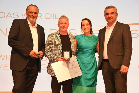 „Großen Goldenen Ehrenzeichen des Burgenlandes“: Landeshauptmann Hans Peter Doskozil und Sportlandesrat Heinrich Dorner mit Segler Roman Hagara