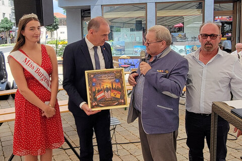 Miss Burgenland in New York Sara Wiederhold, Landesrat Leonhard Schneemann, Erwin Neubauer (Präsident Burgenländer in Amerika) und Peter Drauch (Vizepräsident Burgenländer in Amerika)