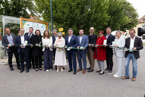 Im Zuge der Feierlichkeiten zur Verleihung der Auszeichnung „Naturpark des Jahres 2025“ für den Naturpark Rosalia-Kogelberg wurde auch der 87 Kilometer lange Eulenweg eröffnet.
