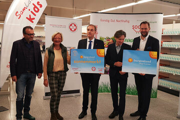 Sonnenmarkt Mattersburg: Soziallandesrat Leonhard Schneemann (Mitte) präsentierte mit Gerald Fitz vom Arbeitersamariterbund Burgenland, Mattersburgs Bürgermeisterin Ingrid Salamon, soogut-Geschäftsführer Wolfgang Brillmann und Soziale Dienste Burgenland-Geschäftsführer Johannes Zsifkovits (v.l.) das Sozialmarkt-Projekt.