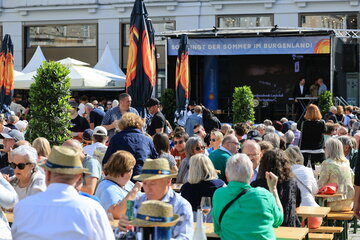 Von 20. bis 23. Mai laden 30 burgenländische Gastgeberinnen und Gastgeber zum 21. Burgenland Kul(t)inarium im ehrwürdigen Ambiente Am Hof in der Wiener Innenstadt. „Kulti“ ist Vielfalt und Kult – Kulinarik und Wein aus dem ganzen Burgenland,Musik, Gewinnspiele und Urlaubsinfos von Burgenland Tourismus.