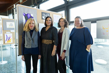 Eva Gröstenberger, Vizerektorin für Lehre, Mehrsprachigkeit und Internationalisierung der PPH Burgenland, Landeshauptmann-Stellvertreterin Astrid Eisenkopf, Eva Wutzlhofer-Neusteurer, FEMININA Projektleitung und Barbara Loibnegger, begleitende Kunsttherapeutin