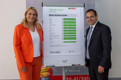 Landesrätin Daniela Winkler und Wirtschaftskammerpräsident Andreas Wirth informierten über die Möglichkeit zum TalenteCheck an heimischen Schulen.