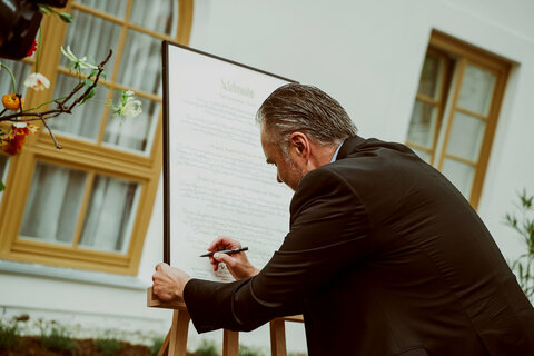 Landeshauptmann Hans Peter Doskozil bei der Eröffnungsfeier des Burghotels Schlaining