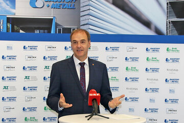 Landesrat Leonhard Schneemann zog im M.C.I.-Werk in Neutal eine erste Bilanz seiner bisherigen Tätigkeit und präsentierte künftige Arbeitsschwerpunkte seiner Ressorts