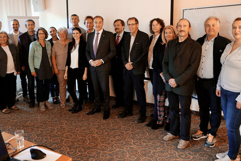 Landesrat Leonhard Schneemann mit Werner Gruber und Andreas Ranner sowie allen Teilnehmerinnen und Teilnehmern der Tagung in Bad Tatzmannsdorf.