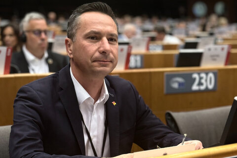 Der burgenländische Landtagsabgeordnete und Vertreter des Burgenlandes im Europäischen Ausschuss der Regionen (AdR), Robert Hergovich, bei der Plenarsitzung des AdR.