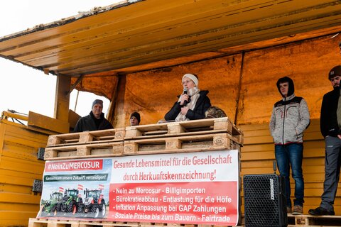 LH-Stellvertreterin Anja Haider-Wallner bei der P“Gesunde Lebensmittel für Europa – #NeinZuMERCOSUR” in Parndorfrotestaktion "