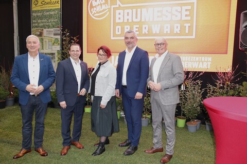 Eröffnung der Baumesse in Oberwart: Michael Leitgeb, Präsident des Sozialdemokratischen Wirtschaftsverbandes Burgenland, Andreas Wirth, Präsident der Wirtschaftskammer Burgenland, Tanja Stöckl, Obfrau der Regionalstelle der Wirtschaftskammer Burgenland in Oberwart, Wohnbaulandesrat Heinrich Dorner und Georg Rosner, Bürgermeister Oberwart.