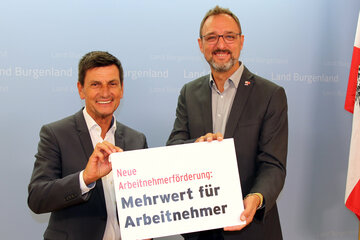 LR Illedits und AK-Präs. Michalitsch stellen die neuen Richtlinien für die Arbeitnehmerförderung vor.