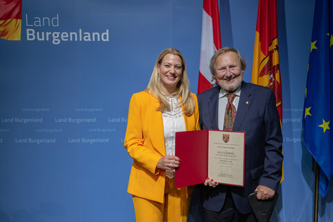 Gerhard Kisser wurde in der Sparte „Volkskultur“ mit dem Kulturpreis des Landes ausgezeichnet, Landesrätin Mag.a (FH) Daniela Winkler übergab den Preis