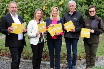 Landesrätin Winkler präsentierte die neue Broschüre der Naturparke Burgenland für Schulen und Kindergärten