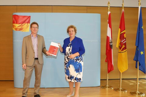 Landtagspräsidentin Verena Dunst und Volksanwalt Mag. Bernhard Achitz.