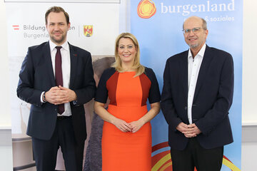 Dr. Johannes Zsifkovits, Geschäftsführer der Sozialen Dienste Burgenland GmbH, mit Bildungslandesrätin Mag.a (FH) Daniela Winkler und dem Leiter der Schulpsychologie, Mag. Klaus Fandl.