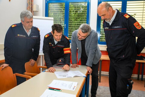 Landesfeuerwehrreferent Landesrat Heinrich Dorner besuchte Samstagvormittag den Bewerb und informierte sich über den Ablauf und den Umfang der Prüfung (v.l.): Landesfeuerwehrkommandanten-Stellvertreter LBDS Martin Reidl, Bewerbsleiter Landesfeuerwehrkommandanten-Stellvertreter LBDS Harald Nakovich, Landesfeuerwehrreferent Landesrat Heinrich Dorner und Landesfeuerwehrkommandant LBD Ing. Franz Kropf im Landesfeuerwehrverband in Eisenstadt