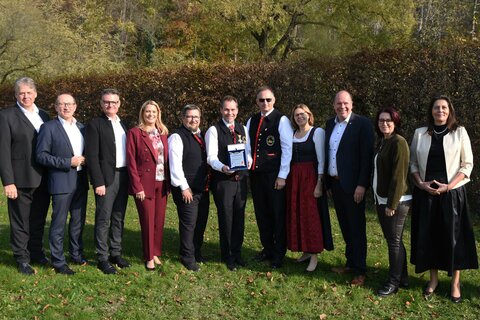 Landesrätin Daniela Winkler (4.v.l.) gratulierte der Trachtenkapelle Donnerskirchen.