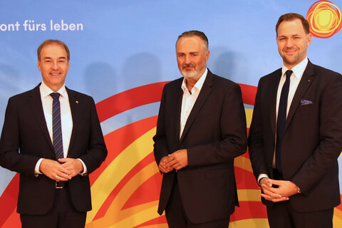 Soziallandesrat Dr. Leonhard Schneemann mit Landeshauptmann Hans Peter Doskozil und Dr. Johannes Zsifkovits, Geschäftsführer der Soziale Dienste Burgenland GmbH