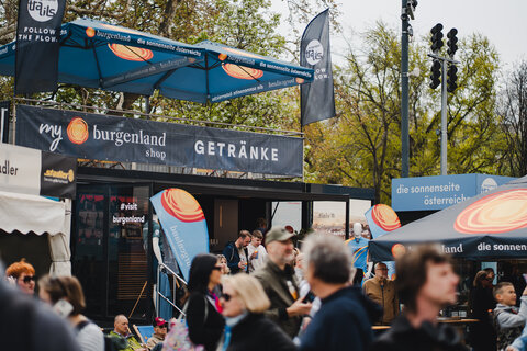 Das Burgenland lädt beim Bike Festival am Wiener Rathausplatz mit Radinfos, Genuss und Urlaubsangeboten zum Entdecken ein.