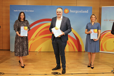 Landeshauptmann Mag. Hans Peter Doskozil mit den weiteren Mitgliedern der Burgenländischen Landesregierung LR Mag. Heinrich Dorner, LH-Stv.in Mag.a Astrid Eisenkopf, LRin Mag.a (FH) Daniela Winkler und LR Dr. Leonhard Schneemann