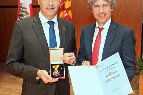 DI Dr. Bernd Zauner aus Heiligenkreuz wurde das Goldene Ehrenzeichen verliehen.